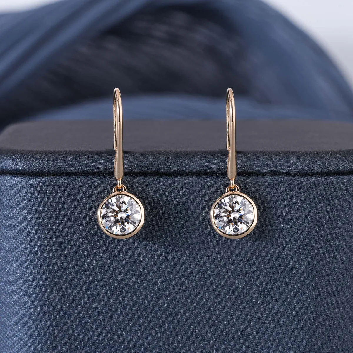 Bezel Setting Round Diamond Fashion Earring 