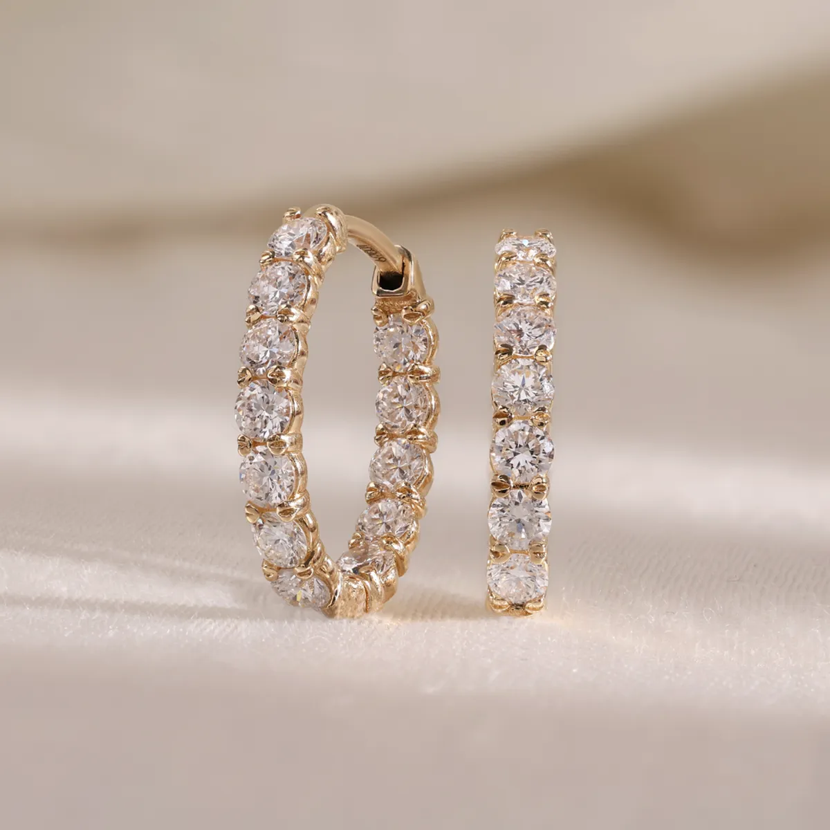 Round Diamond Hoops Earring 