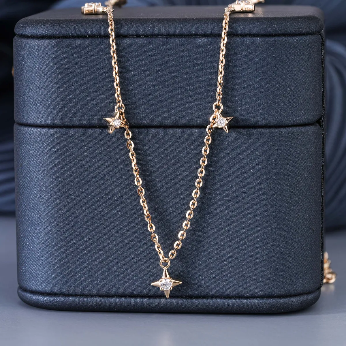 Round Diamond Fashion Necklace 