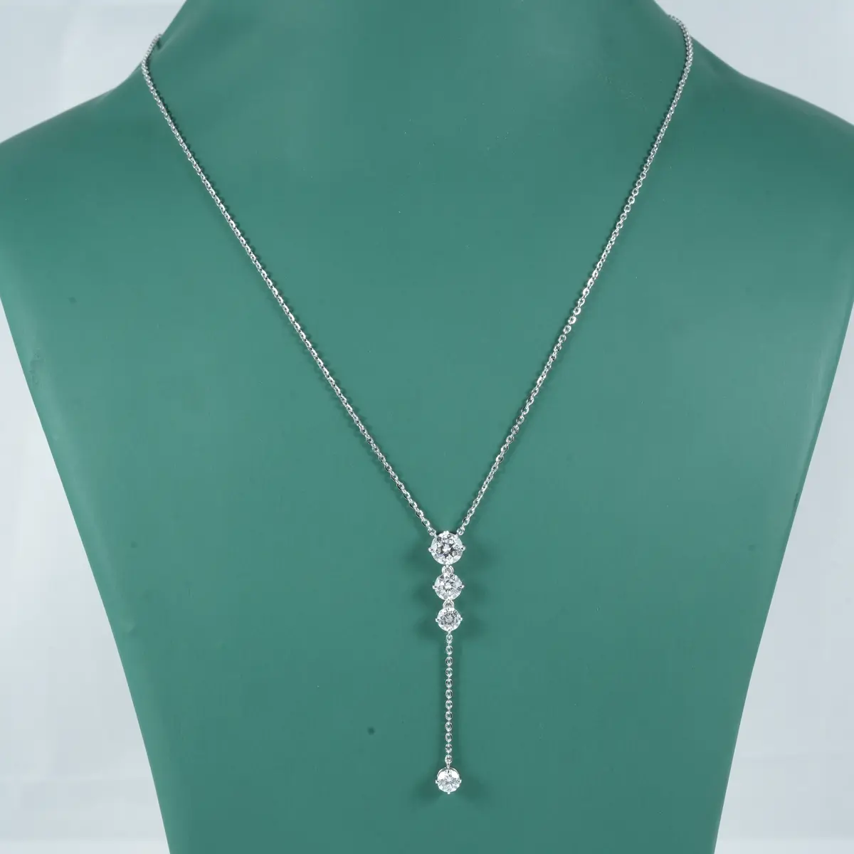 Round Diamond Hanging Chain Necklace 