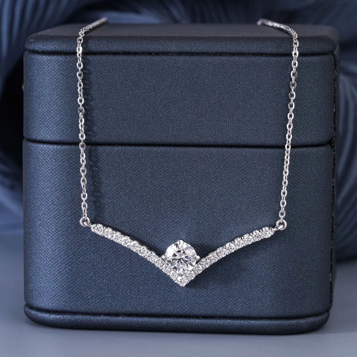 Round Diamond Necklace 