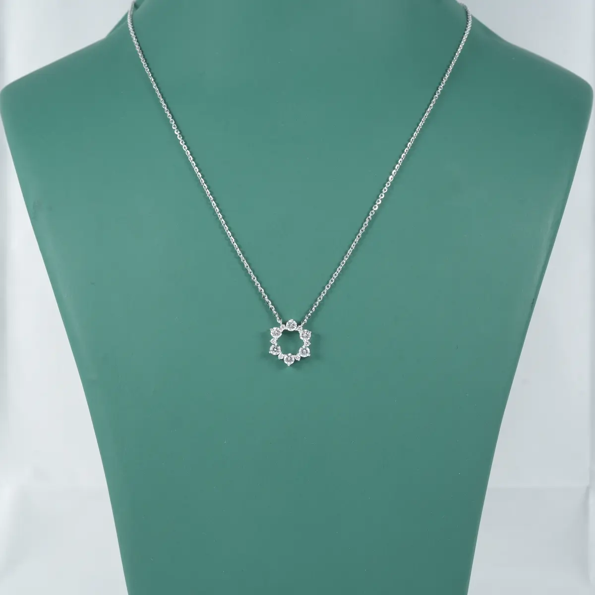 Round Diamond Necklace 