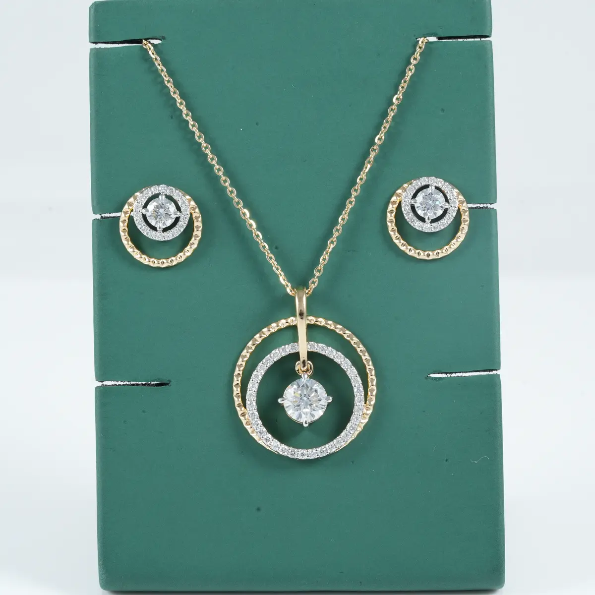 Round Diamond Necklace 