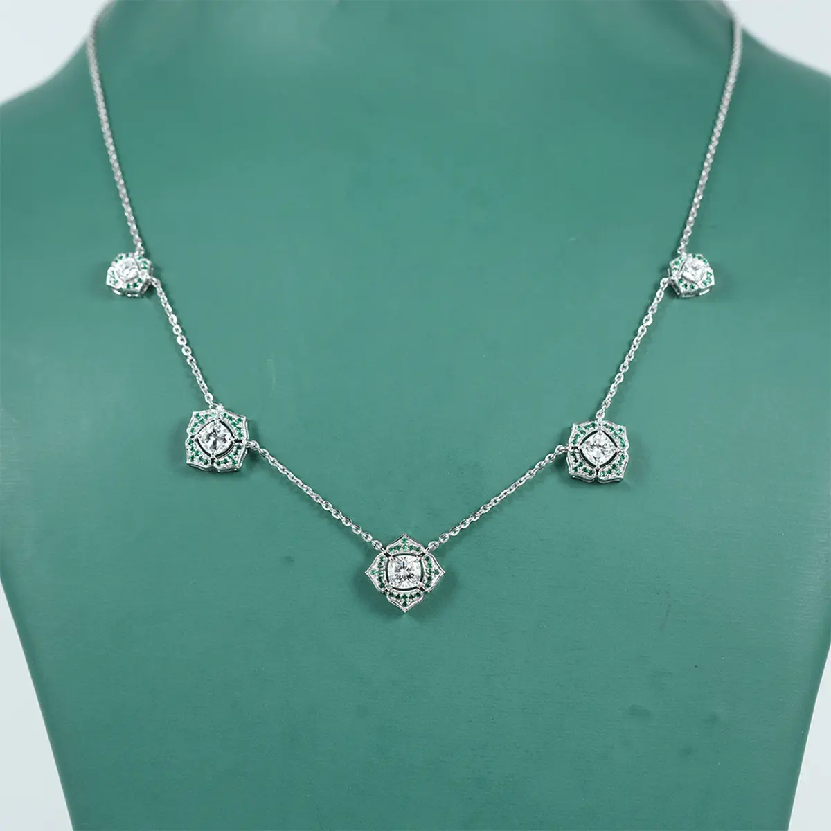 Round Diamond With Round Colour Stone Fashion Necklace 