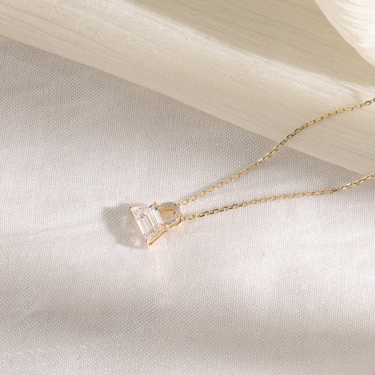 Trapezoid & Round Diamond Fashion Necklace 