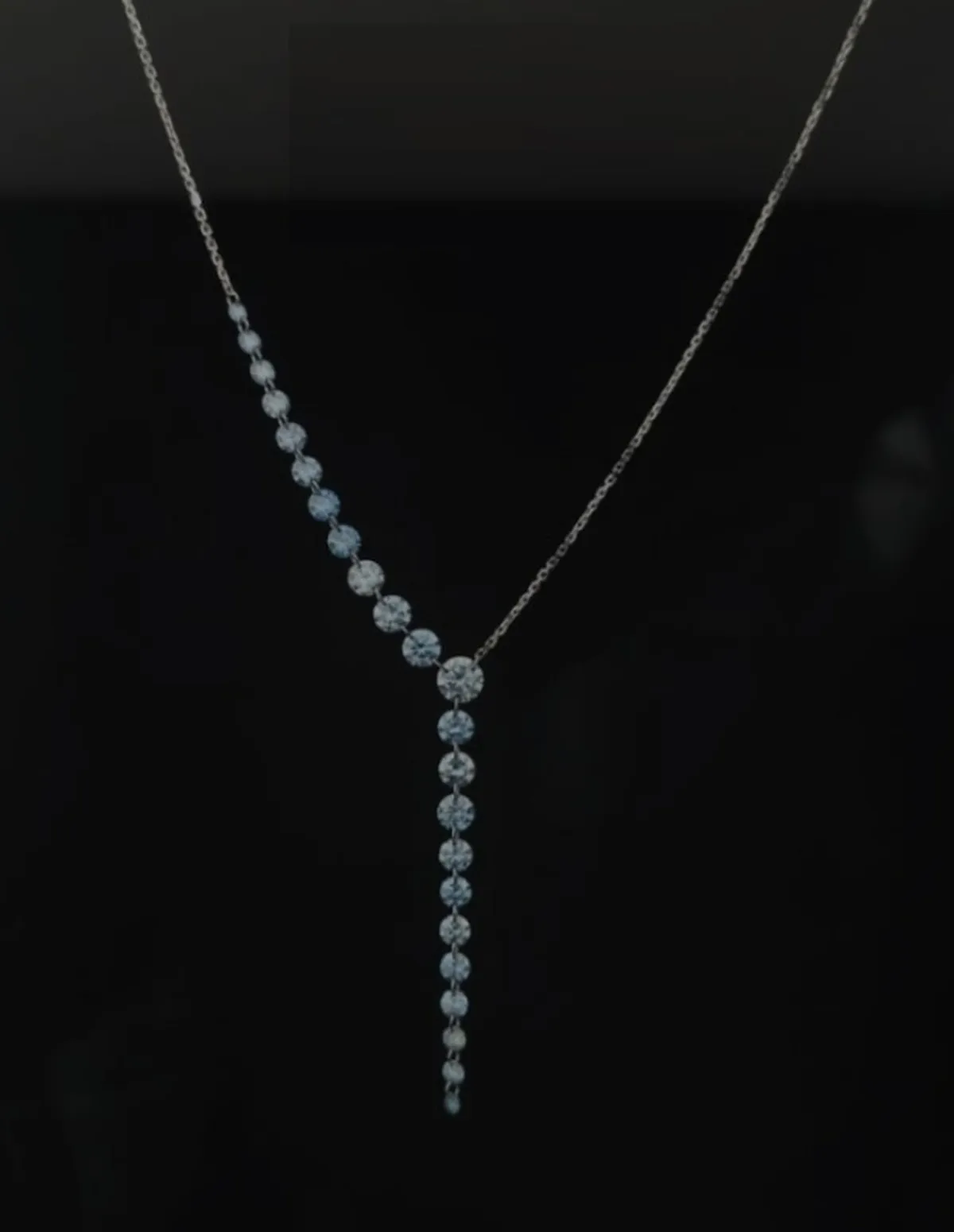 Round Diamond Hanging Necklace 