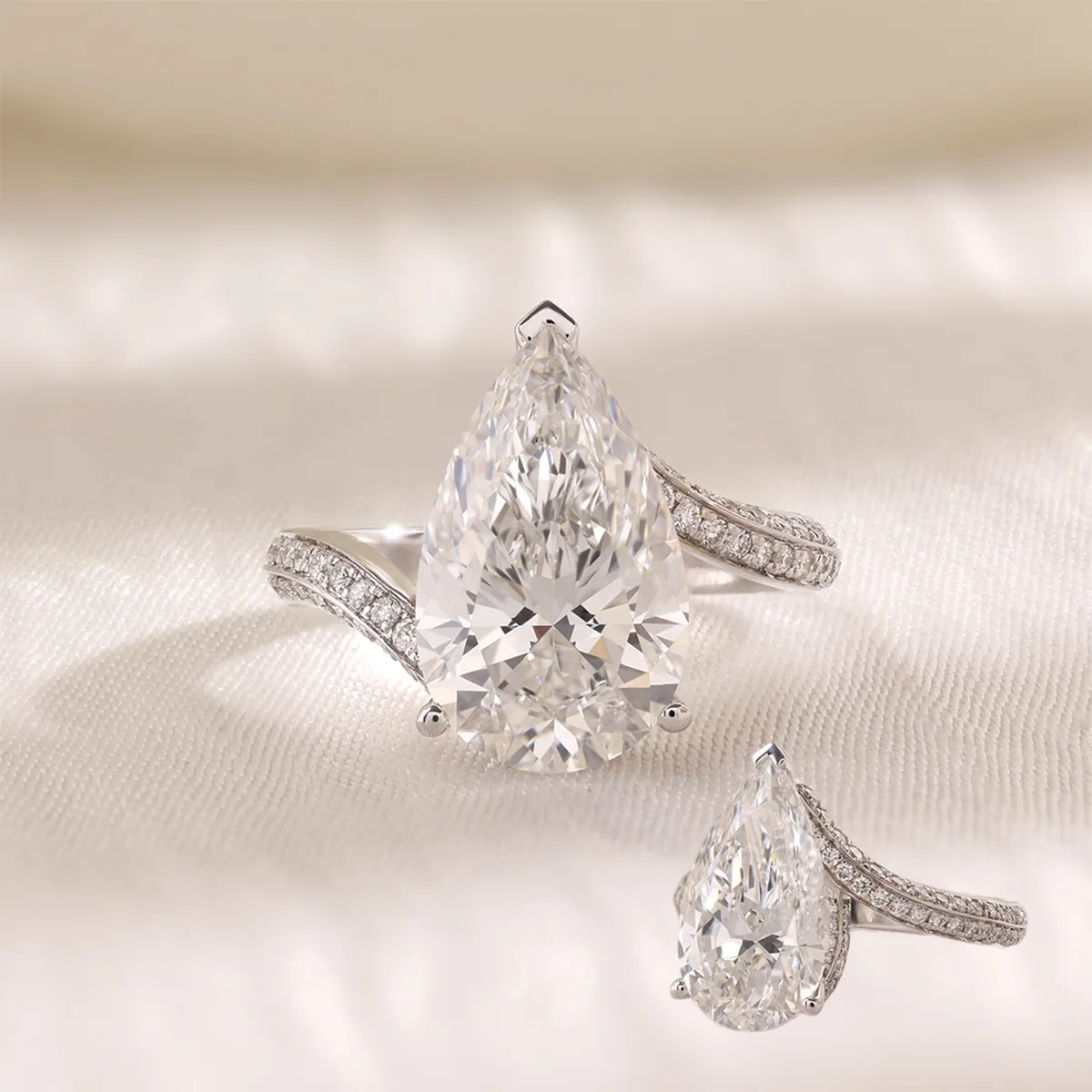 Pear & Round Diamond Engagement Ring 