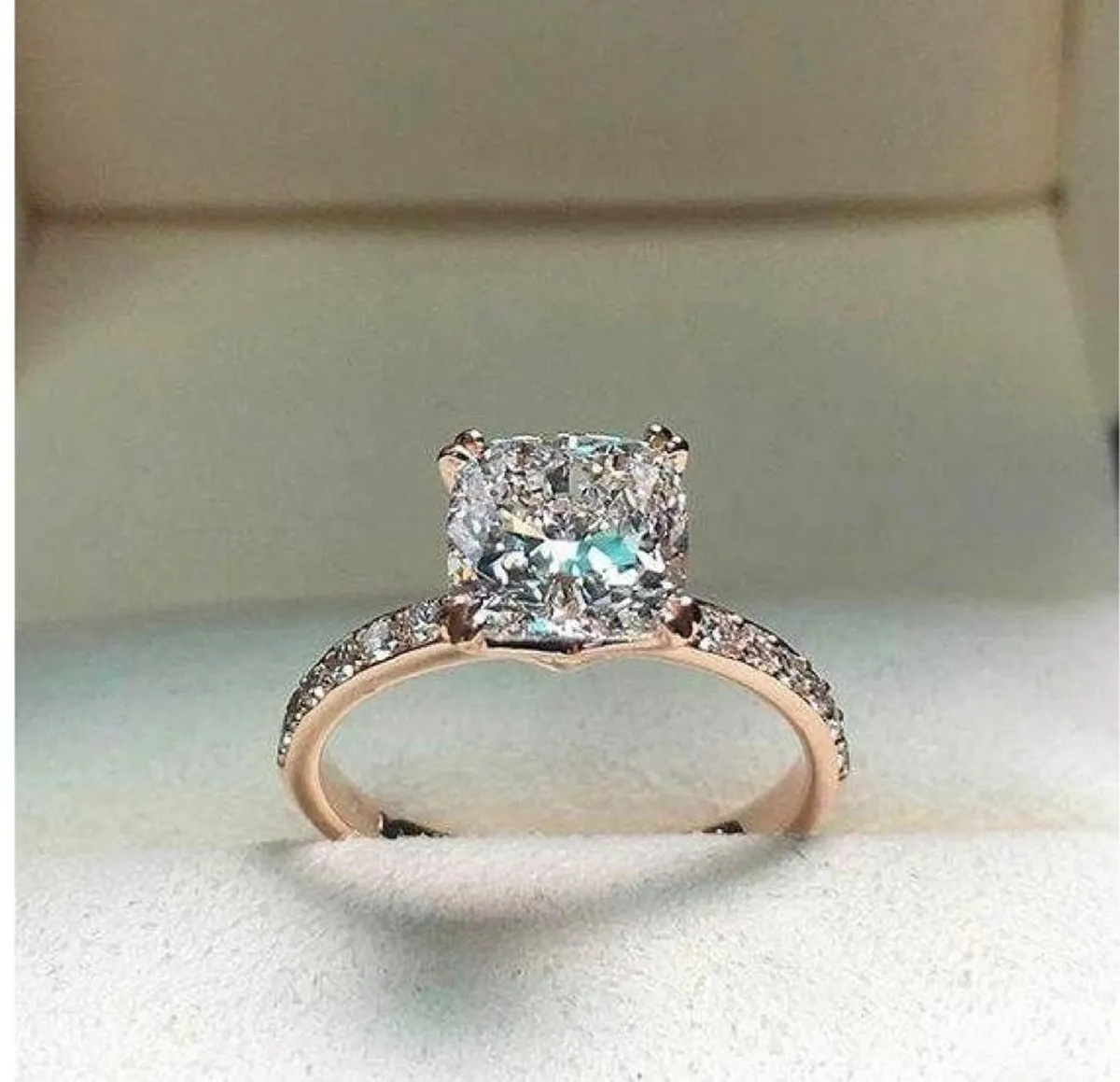 Round Diamond Engagement Ring 