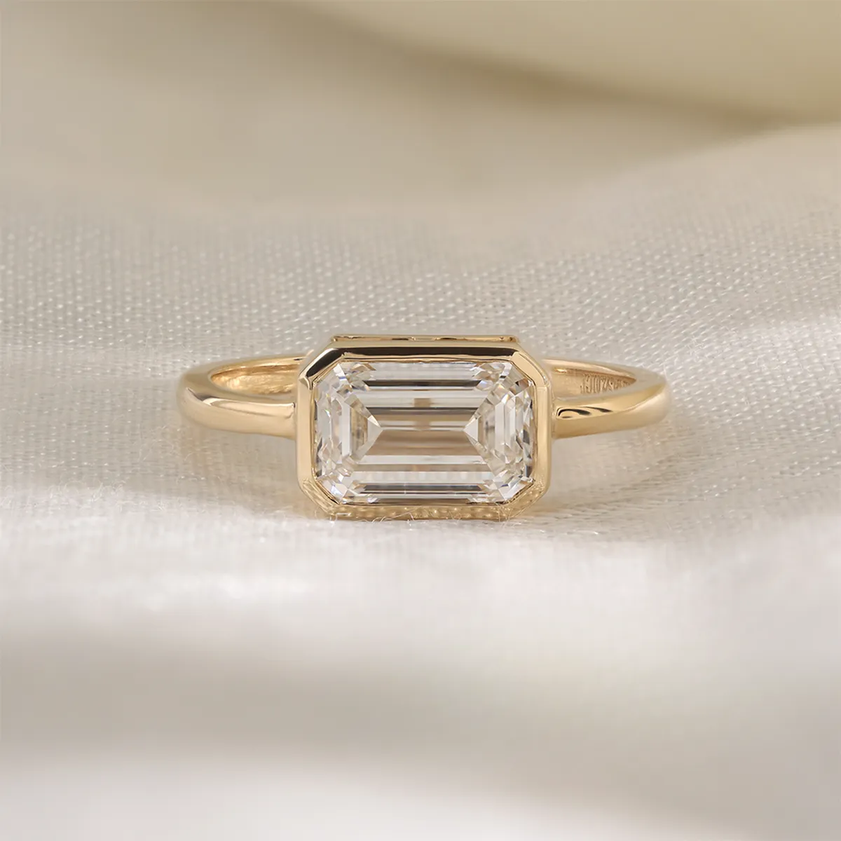 Bezel Setting Emerald Diamond Solitaire Ring 