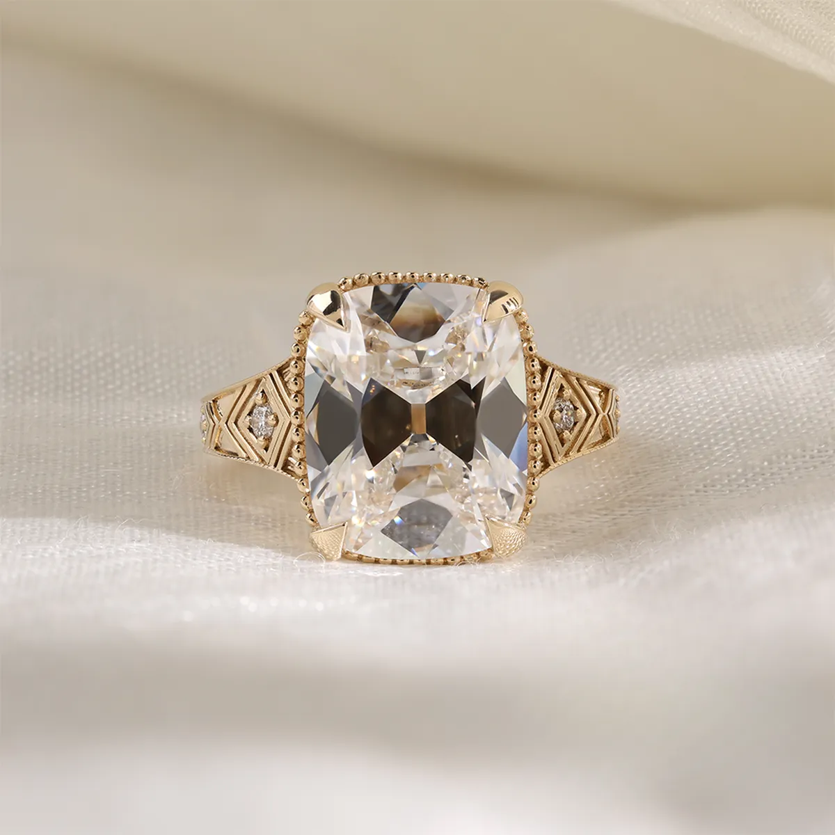 Cushion & Round Diamond Engagement Ring 