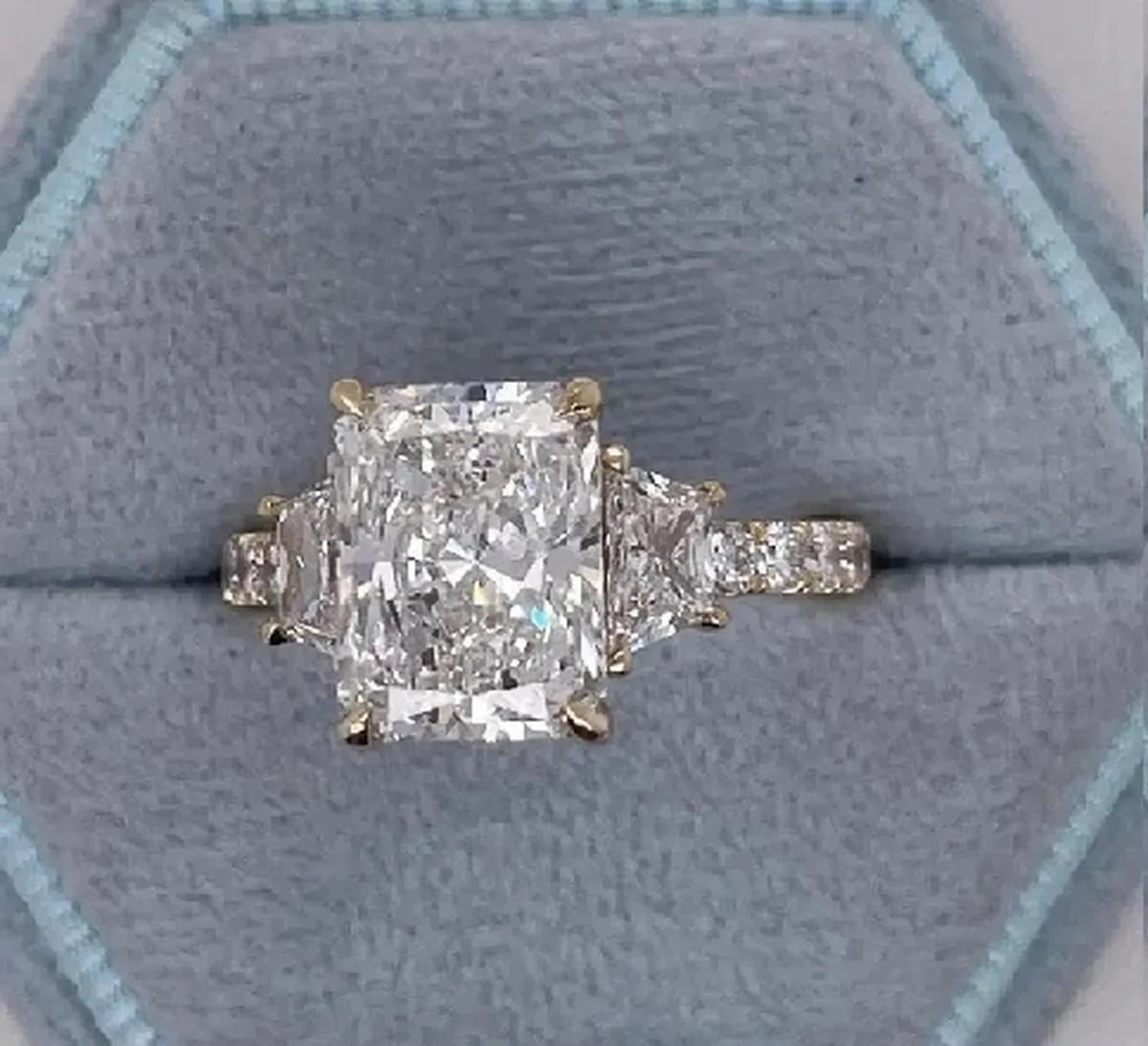  Radiant & Round Diamond Engagement Ring 