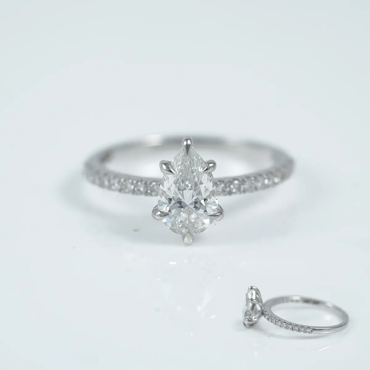 Pear & Round Diamond Engagement Ring 