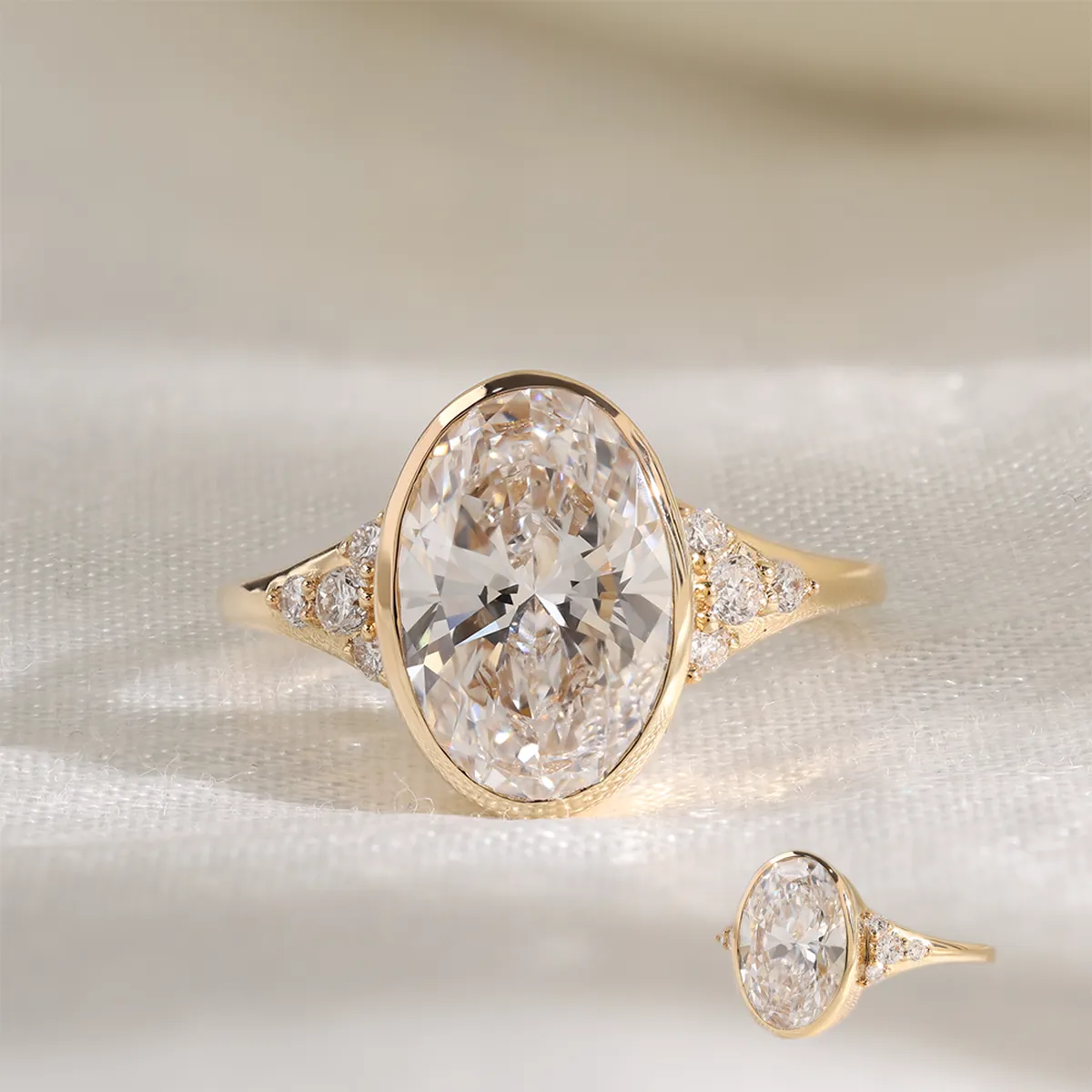 Bezel Setting Oval & Round Diamond Engagement Ring 