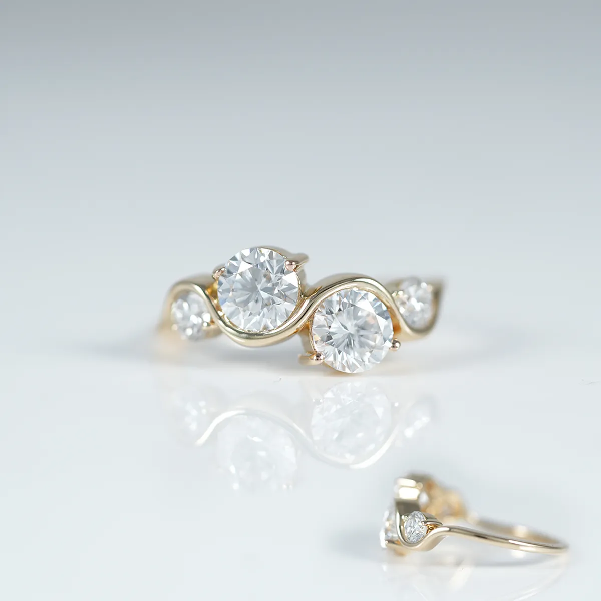 Round Diamond  Band 